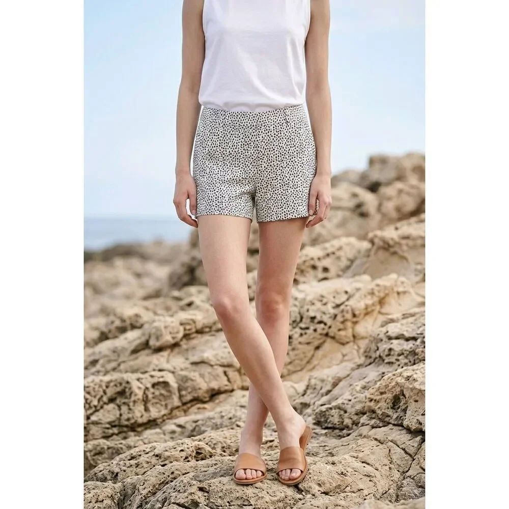 🔸️H&M Tan & Black Leaf Print Shorts Size 6